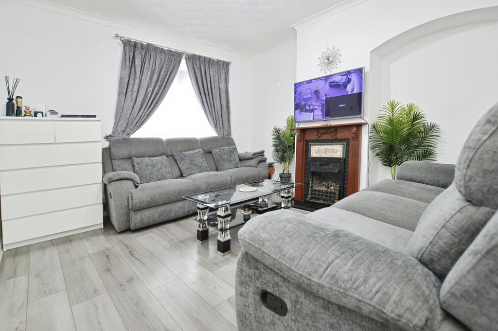 Property photo 3 of 15 Living Room