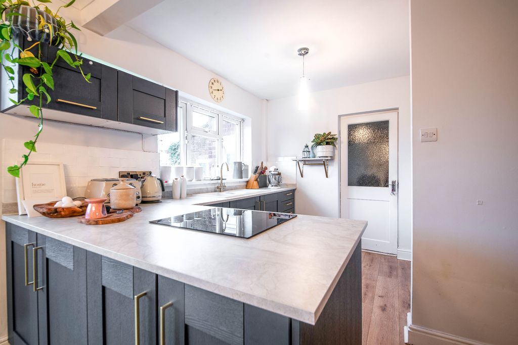 Property photo 3 of 21