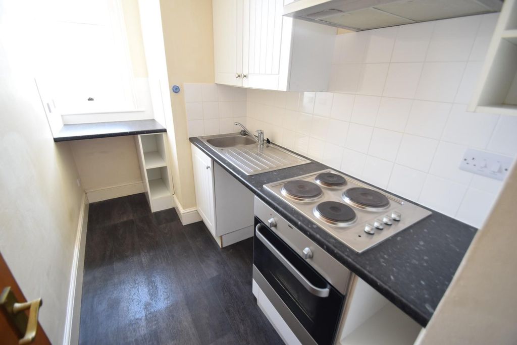 Property photo 3 of 6 Kitchen