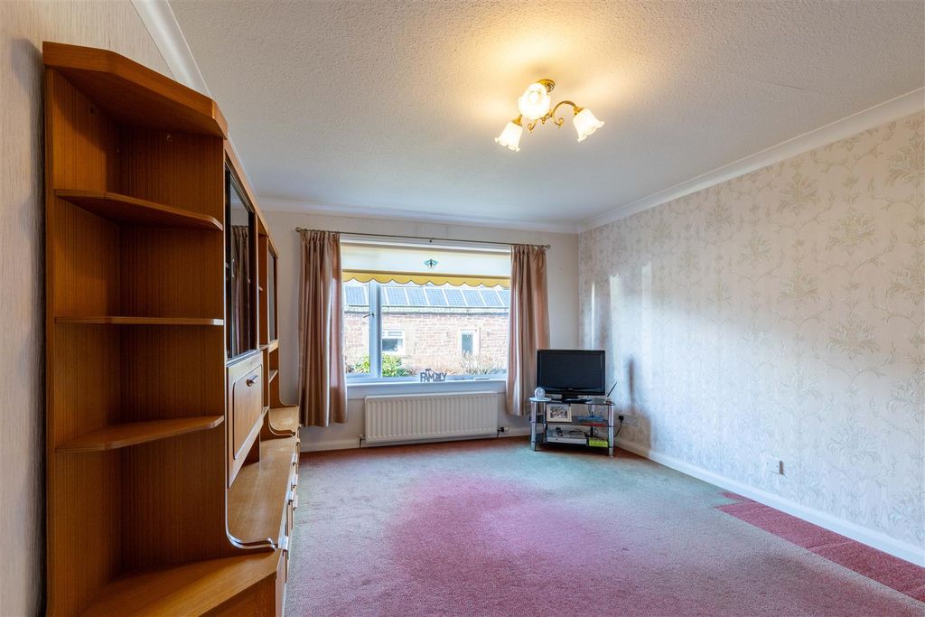 Property photo 2 of 22 Braeside, North Str, Burrelton-8.Jpg