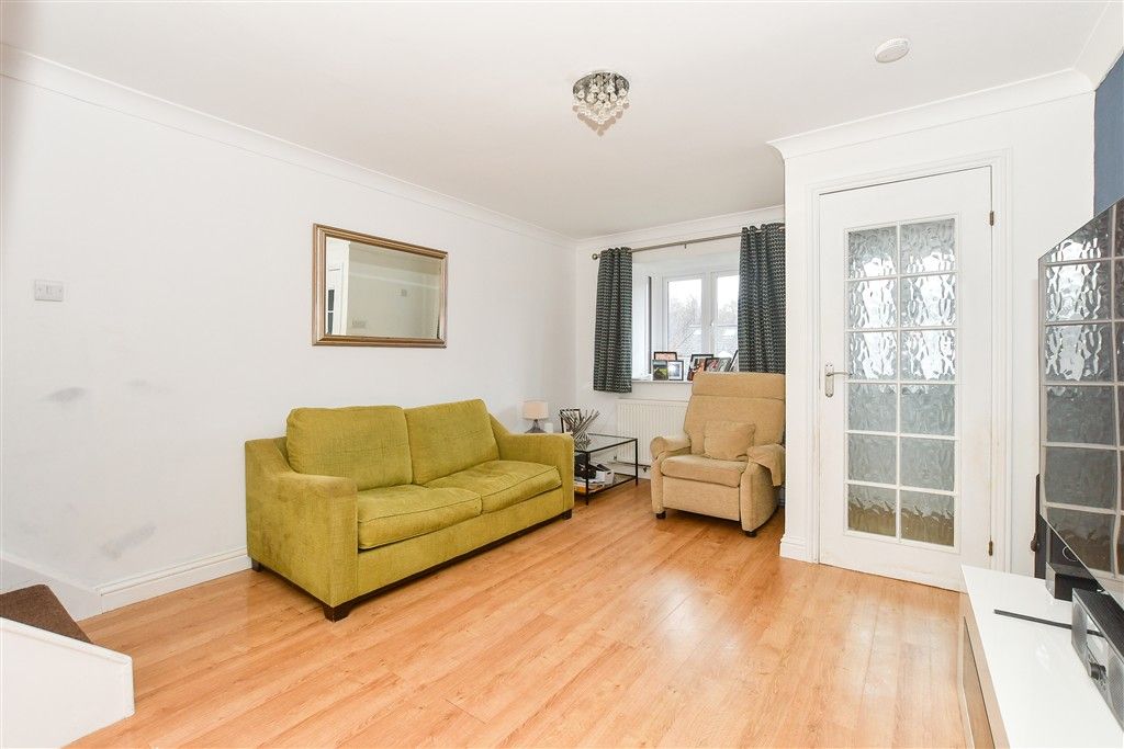 Property photo 3 of 9 Lounge