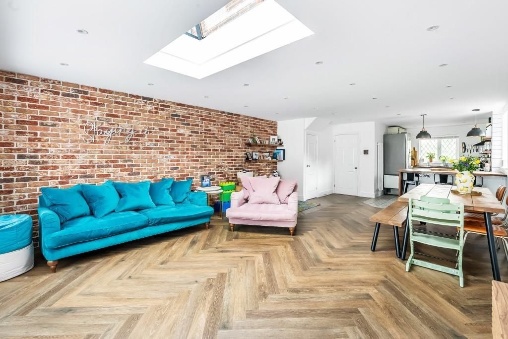 Property photo 3 of 16 22-Oak-End-26.Jpg