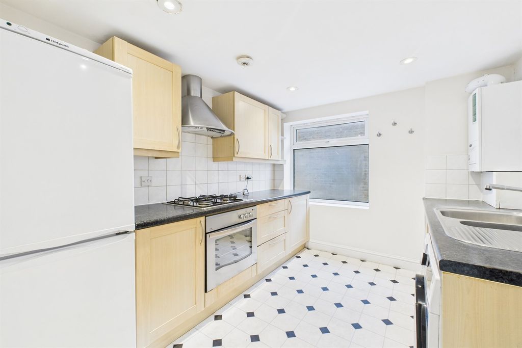 Property photo 2 of 9 Kitchen