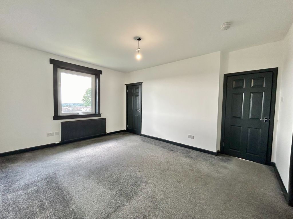 Property photo 3 of 9 3