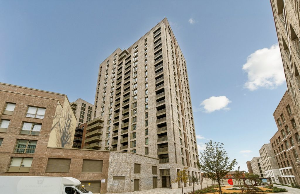 Property photo 1 of 14 Building