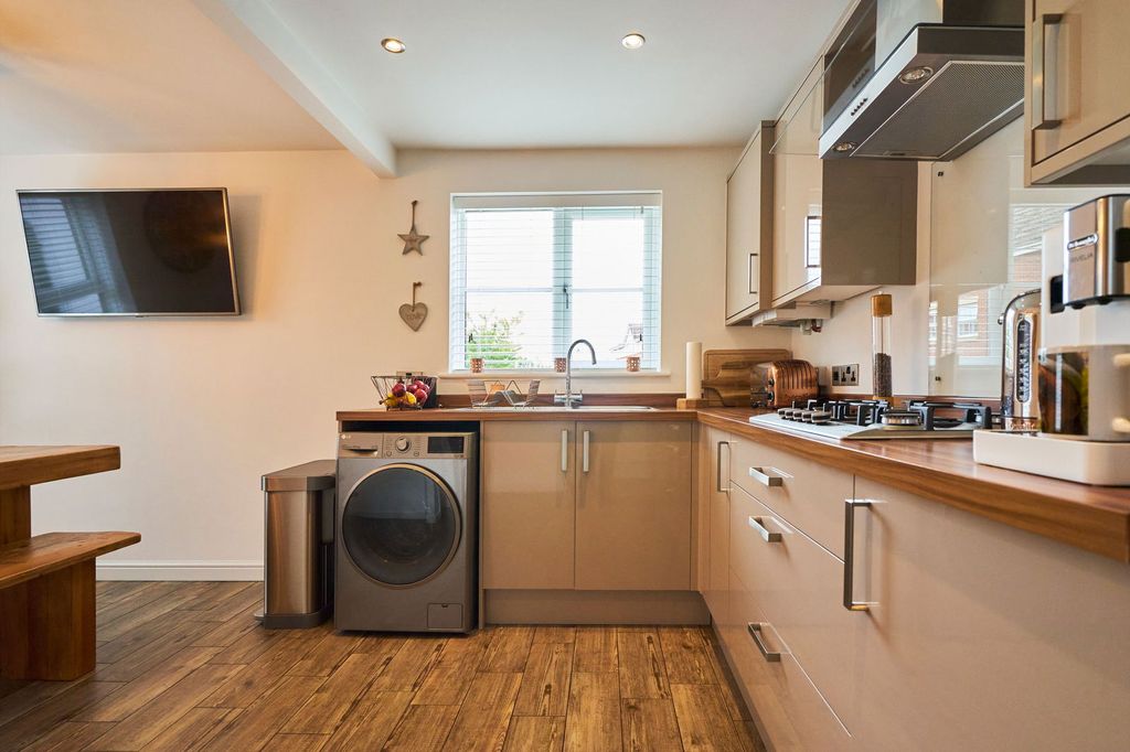 Property photo 3 of 48