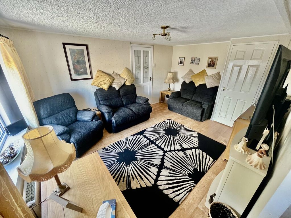 Property photo 3 of 19 Living Room