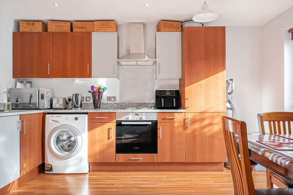 Property photo 3 of 21