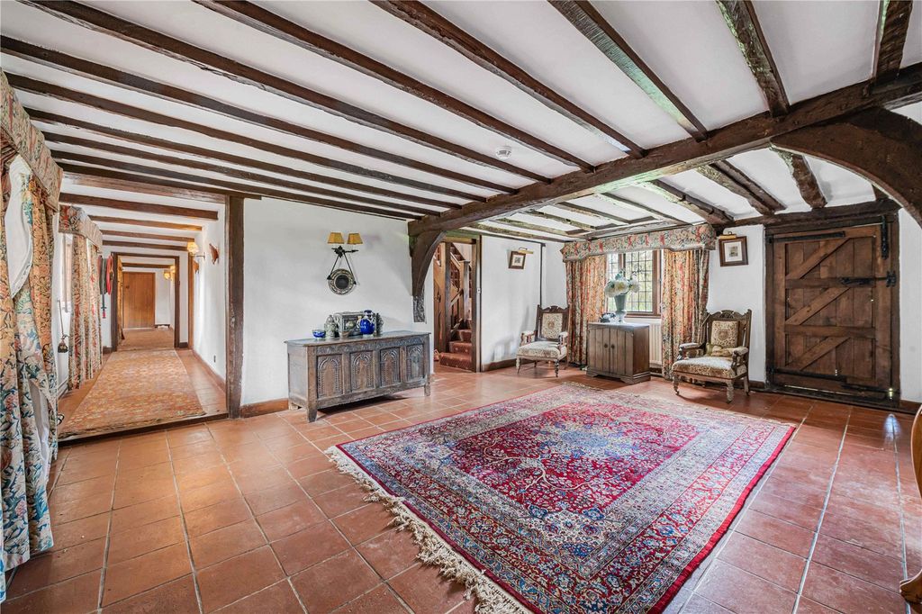 Property photo 3 of 30 Entrance Hall