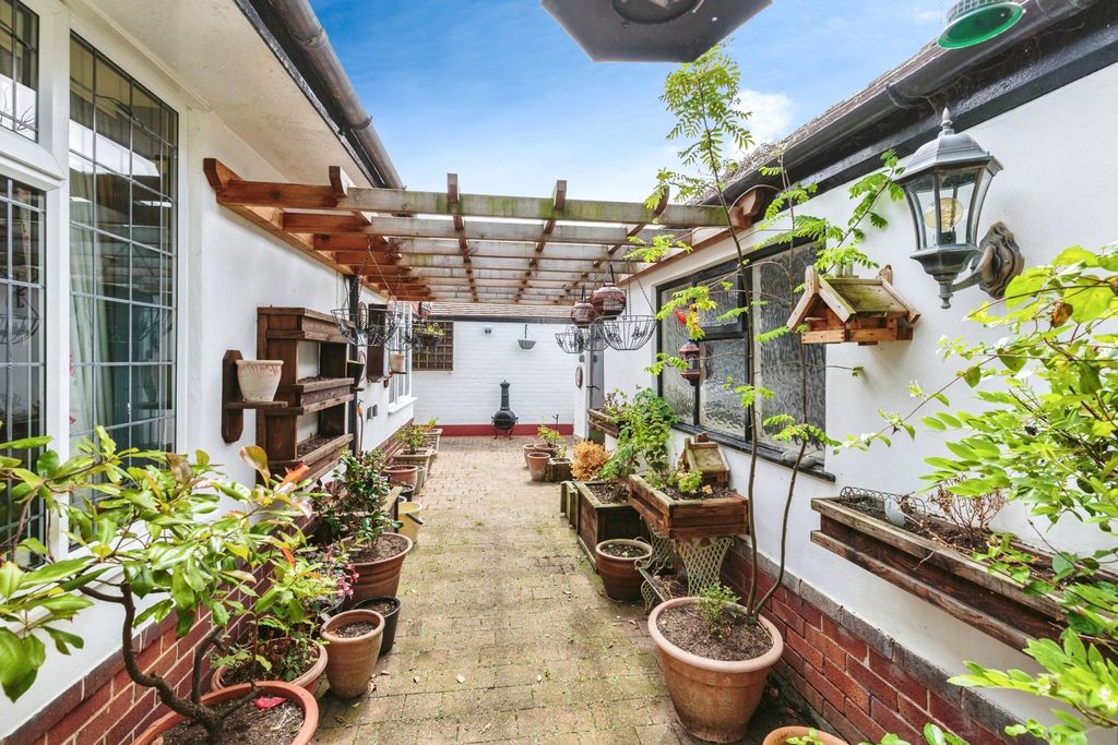 Property photo 2 of 17 Photo