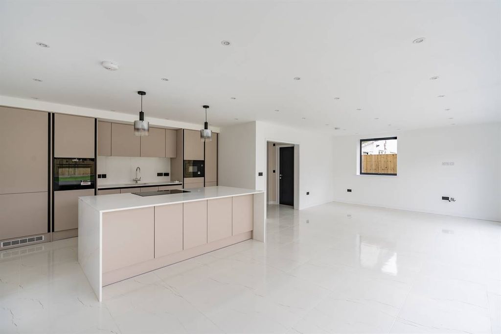 Property photo 2 of 30