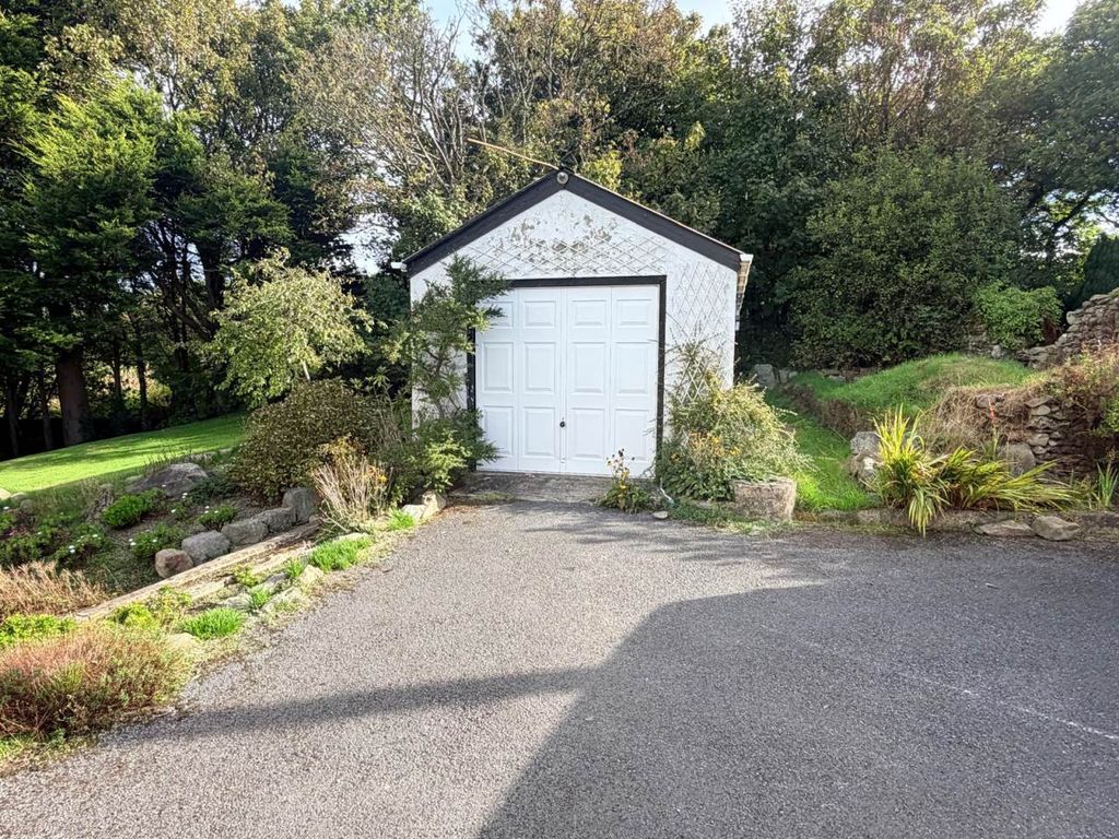 Property photo 3 of 10 Maes-Y-Cregin Garage