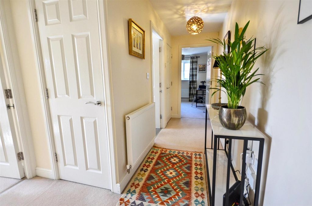 Property photo 2 of 12 Hallway