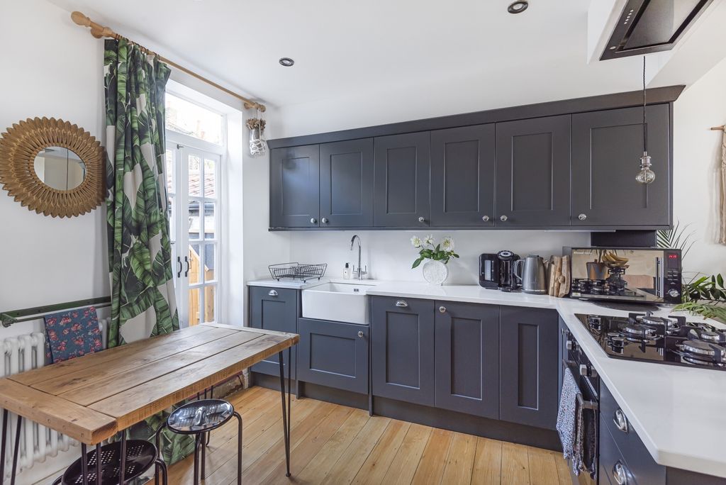 Property photo 3 of 15 Kitchen