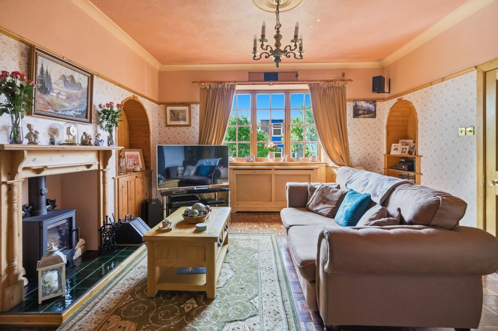 Property photo 2 of 22