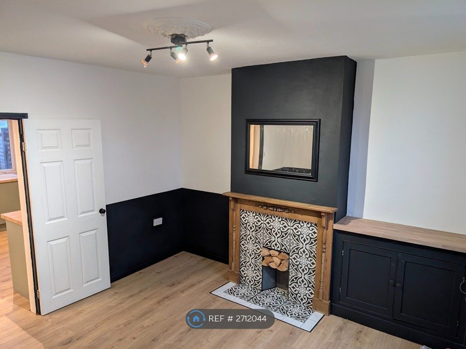 Property photo 1 of 7 Front Room