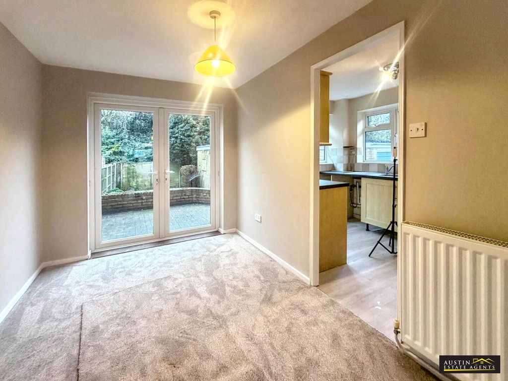 Property photo 3 of 14 Dining Room