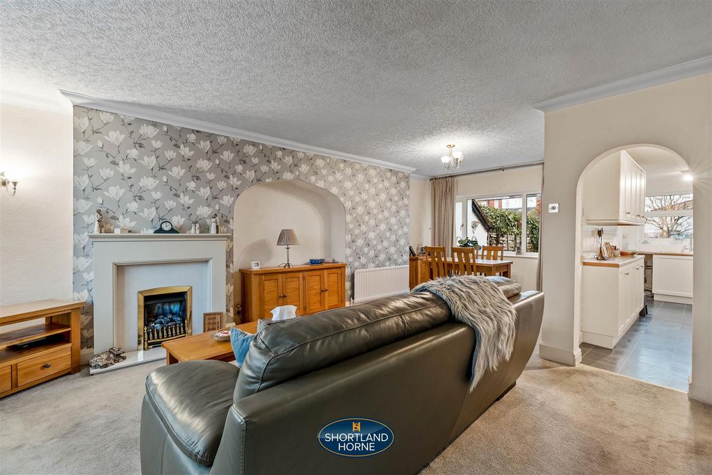 Property photo 3 of 25 95 Dickens Road (12 Of 24).Jpg