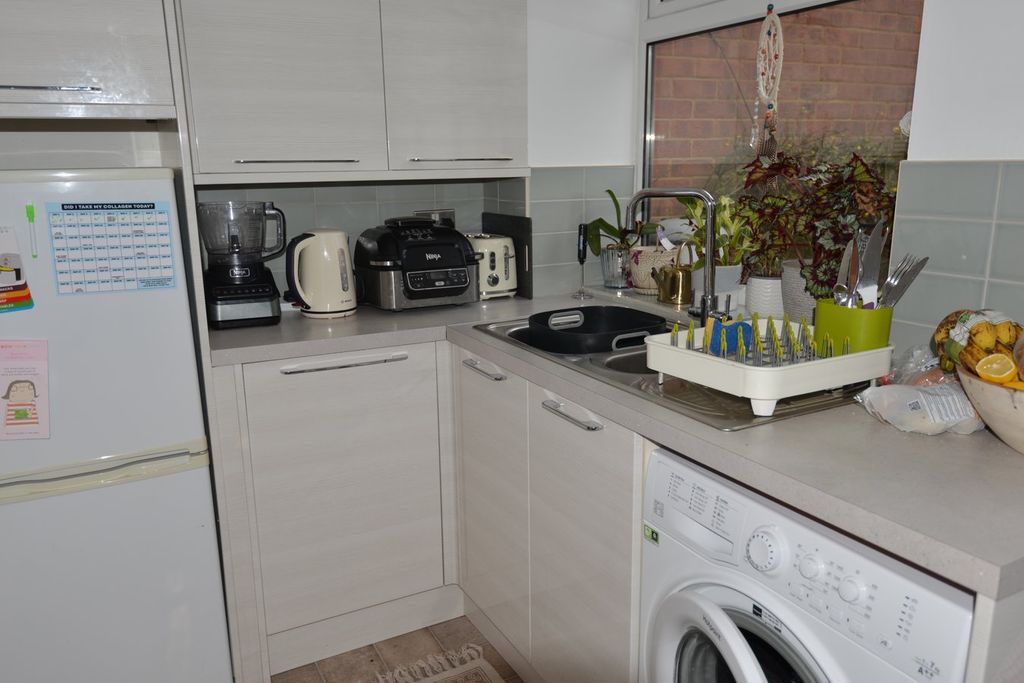 Property photo 3 of 5