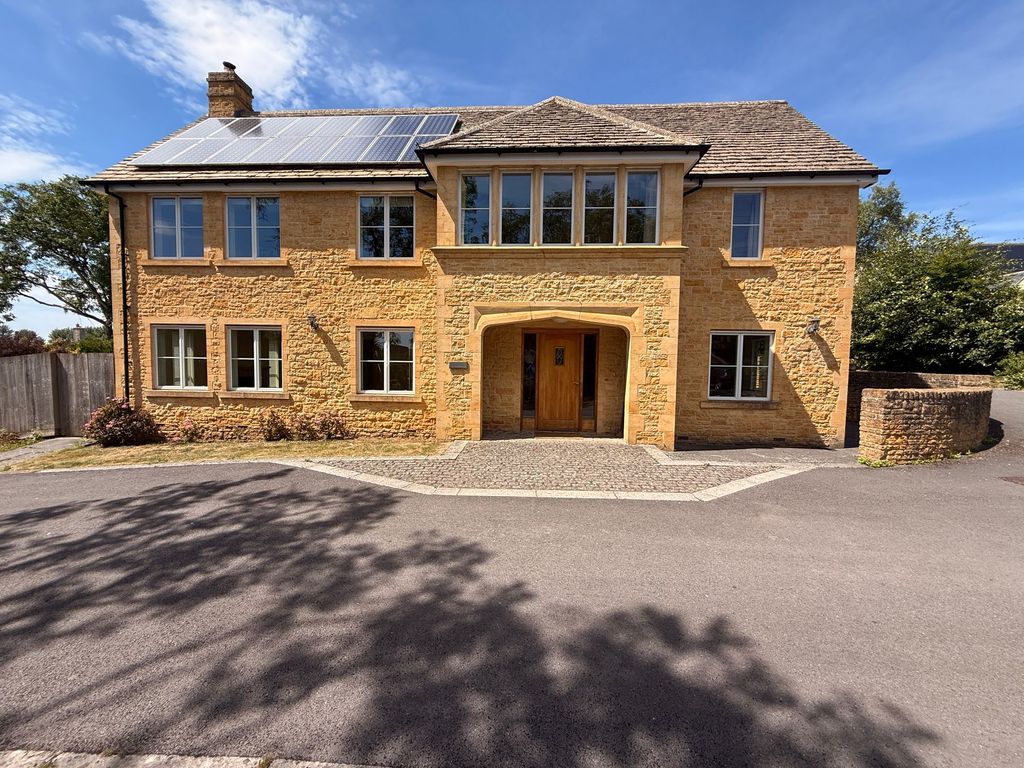Property photo 1 of 21