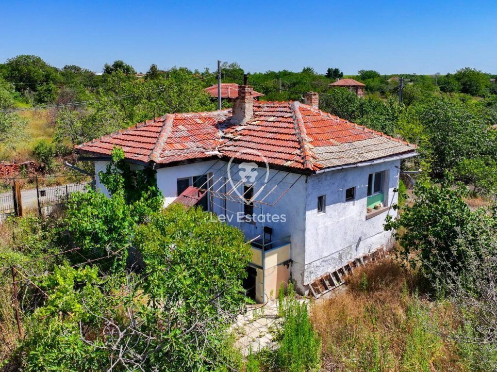 Property photo 1 of 12