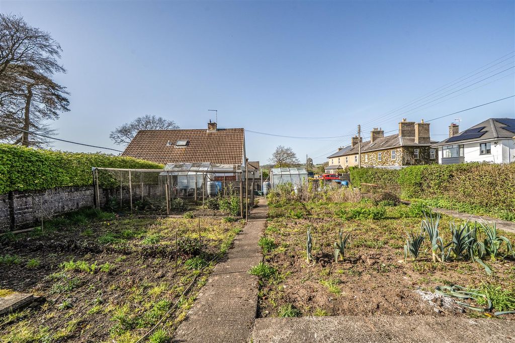 Property photo 2 of 14 Garden