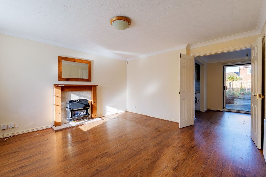 Property photo 3 of 18 Living Room