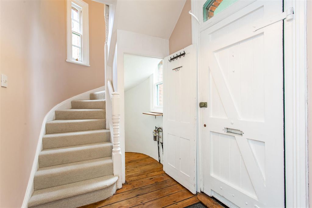 Property photo 2 of 19 Hallway/Stairs
