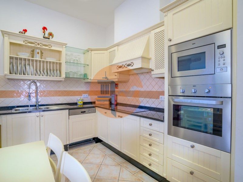 Property photo 2 of 80