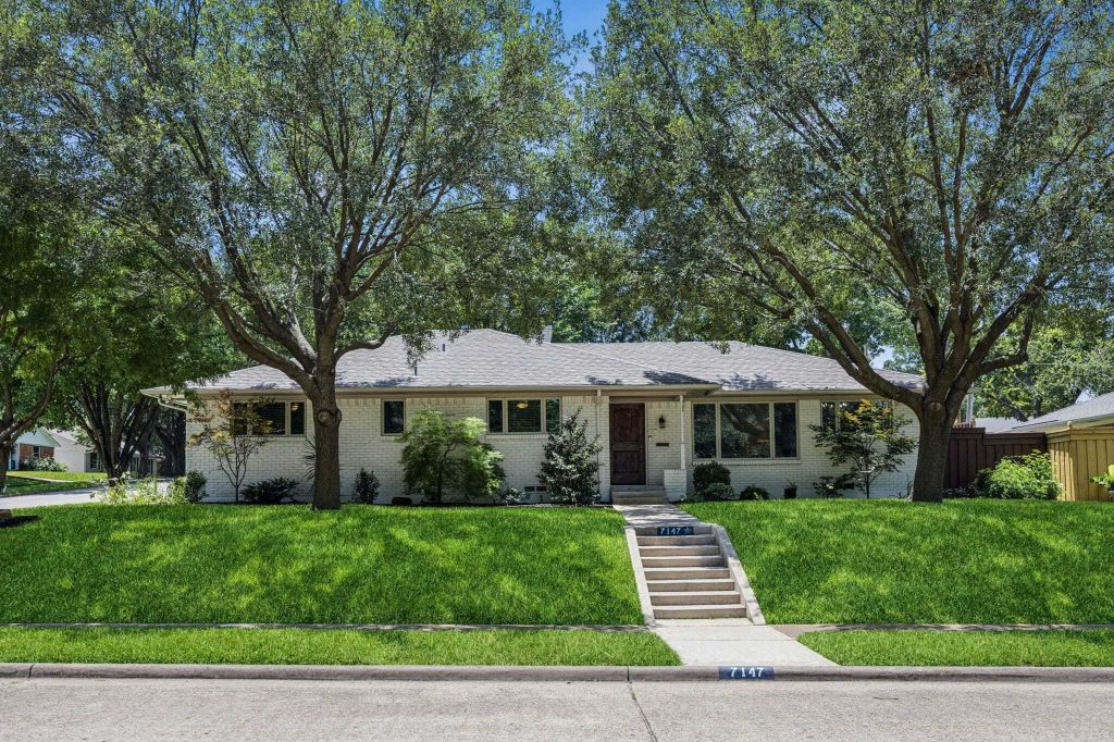 Property photo 1 of 27