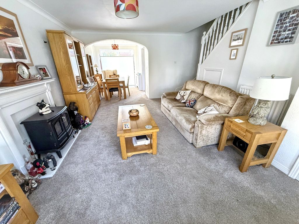 Property photo 2 of 20 Lime Grove Lounge From Front