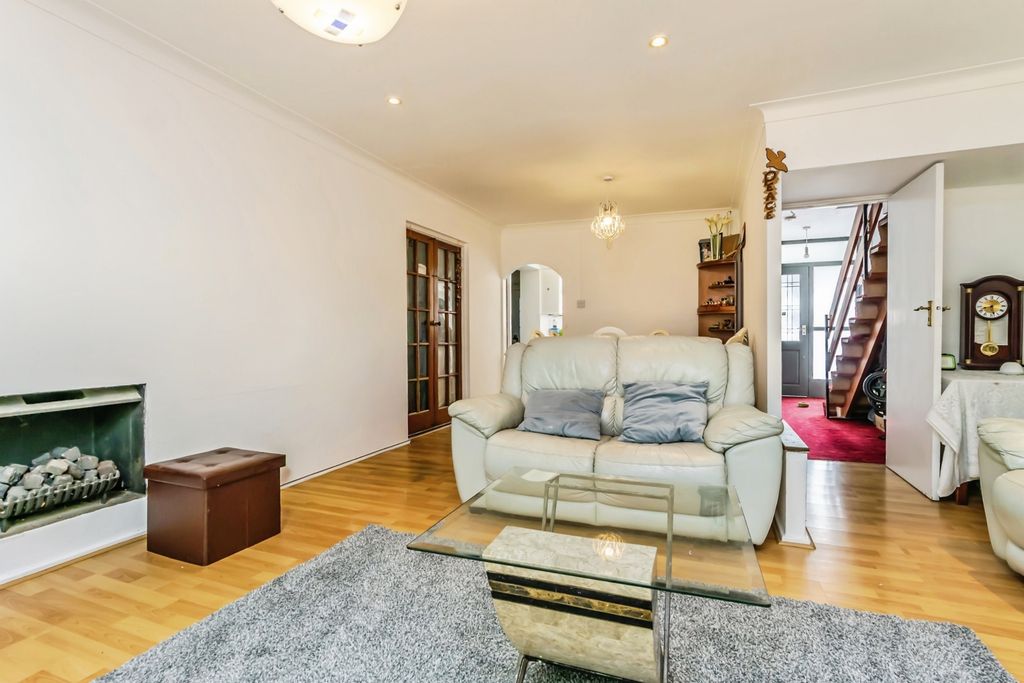 Property photo 3 of 18 Pbox-Img.Jpg