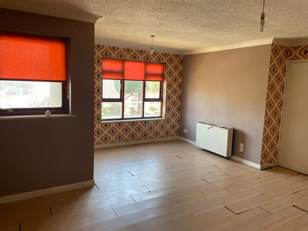 Property photo 2 of 8 Lounge