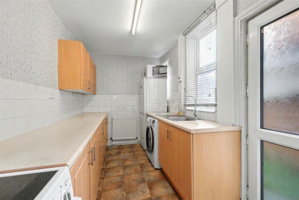 Property photo 2 of 9 Kitchen_1.Jpeg