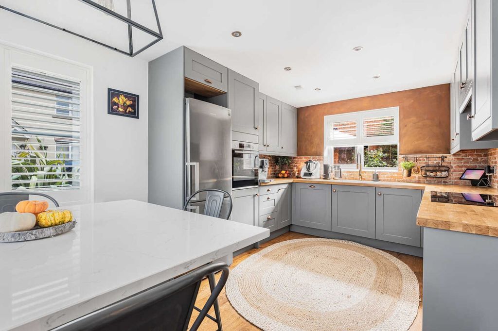 Property photo 3 of 24