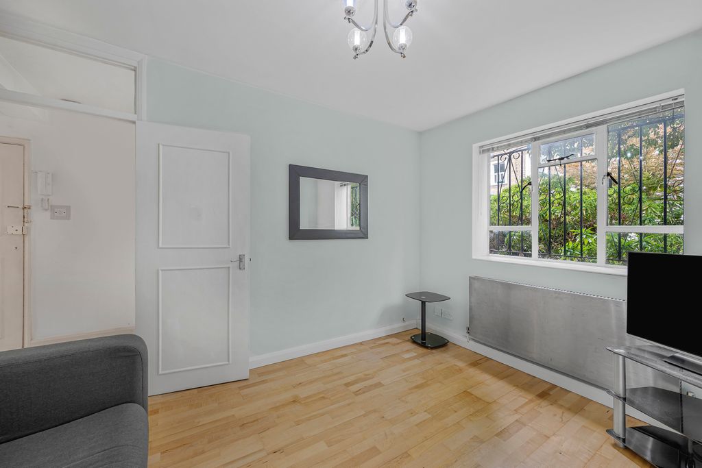 Property photo 2 of 11 Picture No. 12