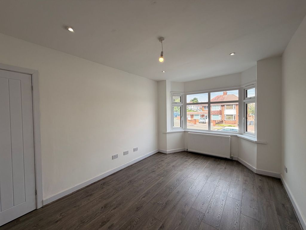 Property photo 3 of 28
