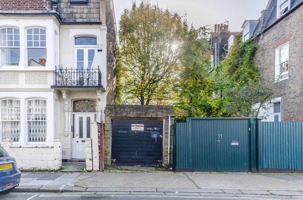 Property photo 1 of 2