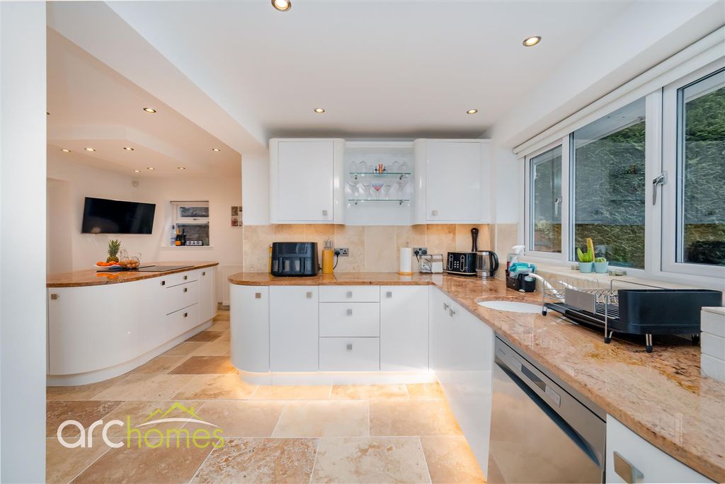 Property photo 3 of 47 Greenfield-5.Jpg