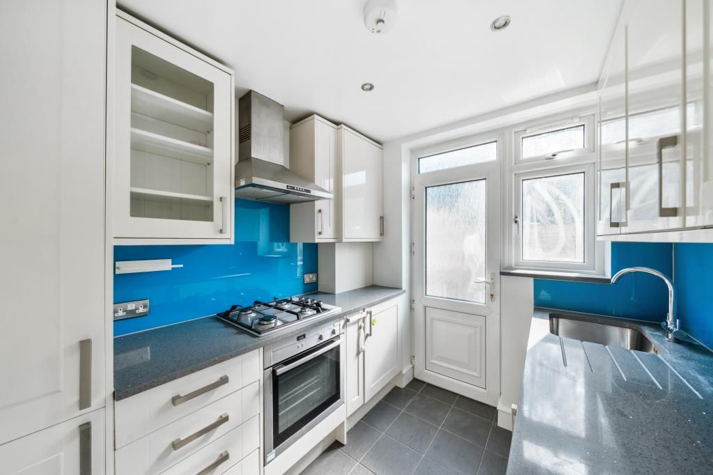 Property photo 3 of 10 Kitchen