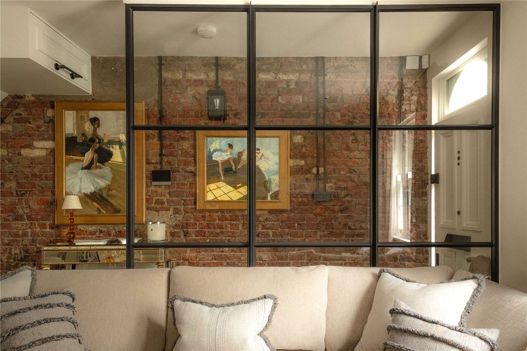 Property photo 2 of 12 Reception