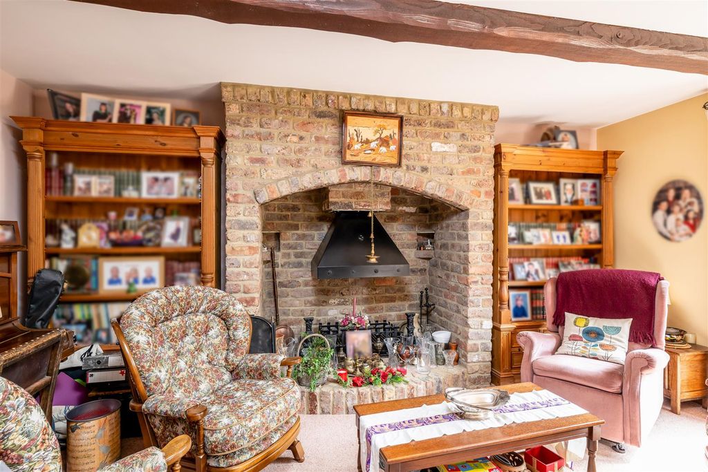 Property photo 3 of 41 260728 - 3 Hunters Yard, Riseley - 17.Jpg