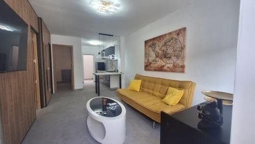 Property photo 1 of 32