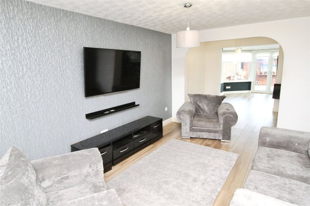 Property photo 2 of 14 Lounge