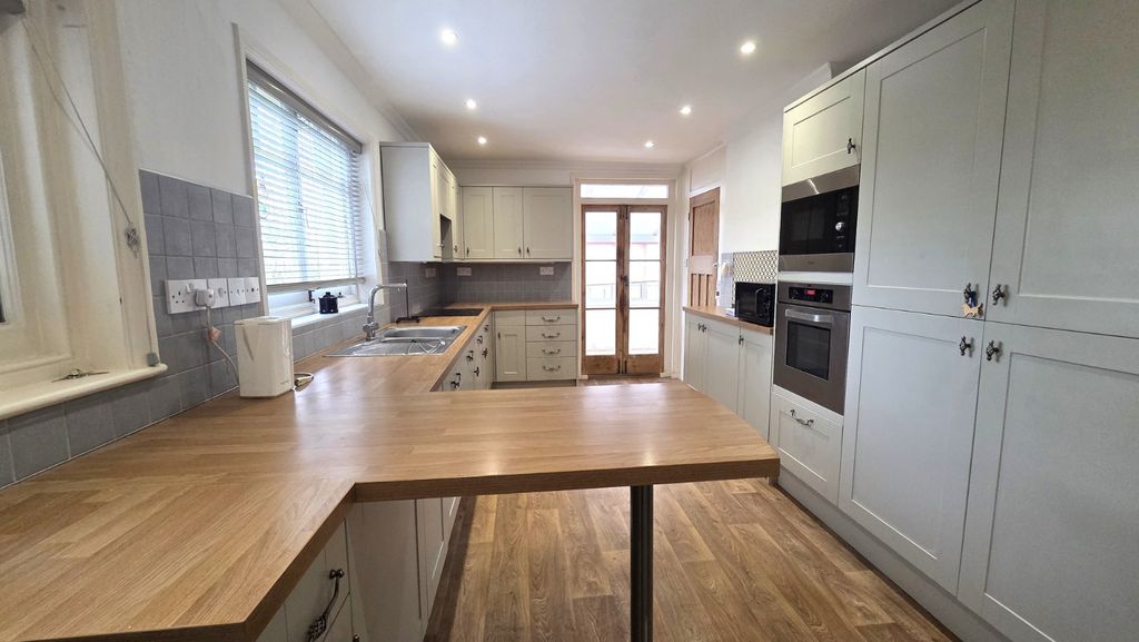 Property photo 2 of 20 Picture No. 18