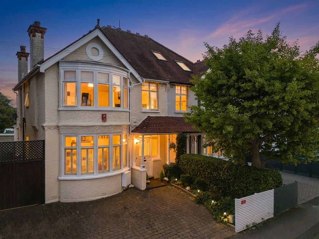 Property photo 1 of 11