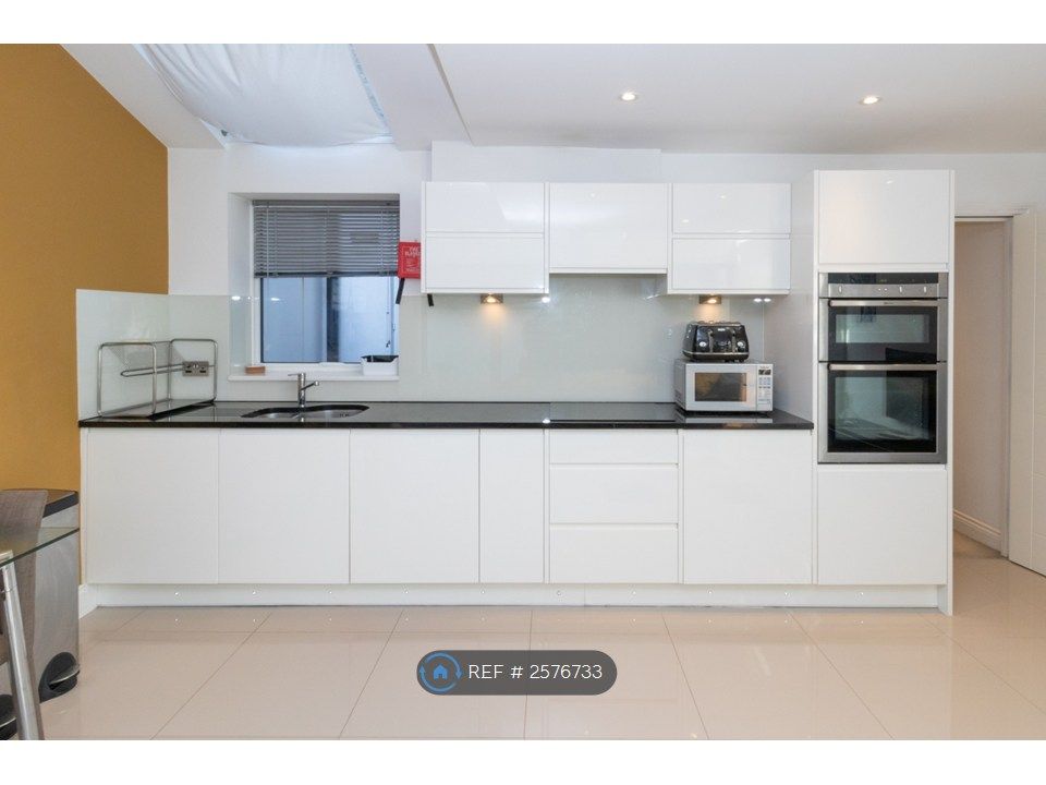 Property photo 3 of 13 High Spec Kitchen - d/W; F/F; m-Wave; Double Oven