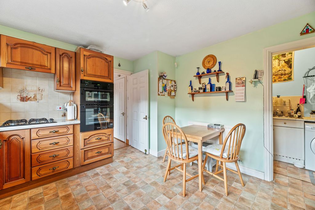 Property photo 3 of 19 Kitchen