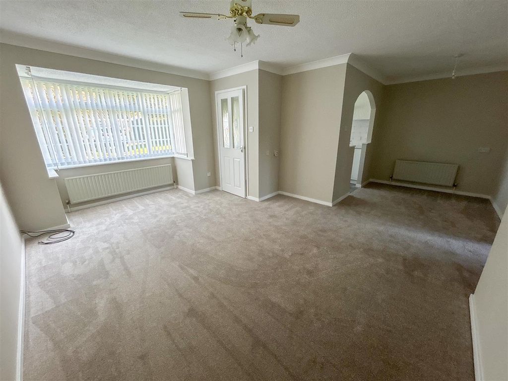 Property photo 2 of 12 Lounge