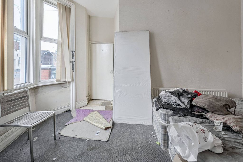 Property photo 3 of 23 90 & 90A Rawling Road, Gateshead, Tyne And Wear Ne8 4Qr